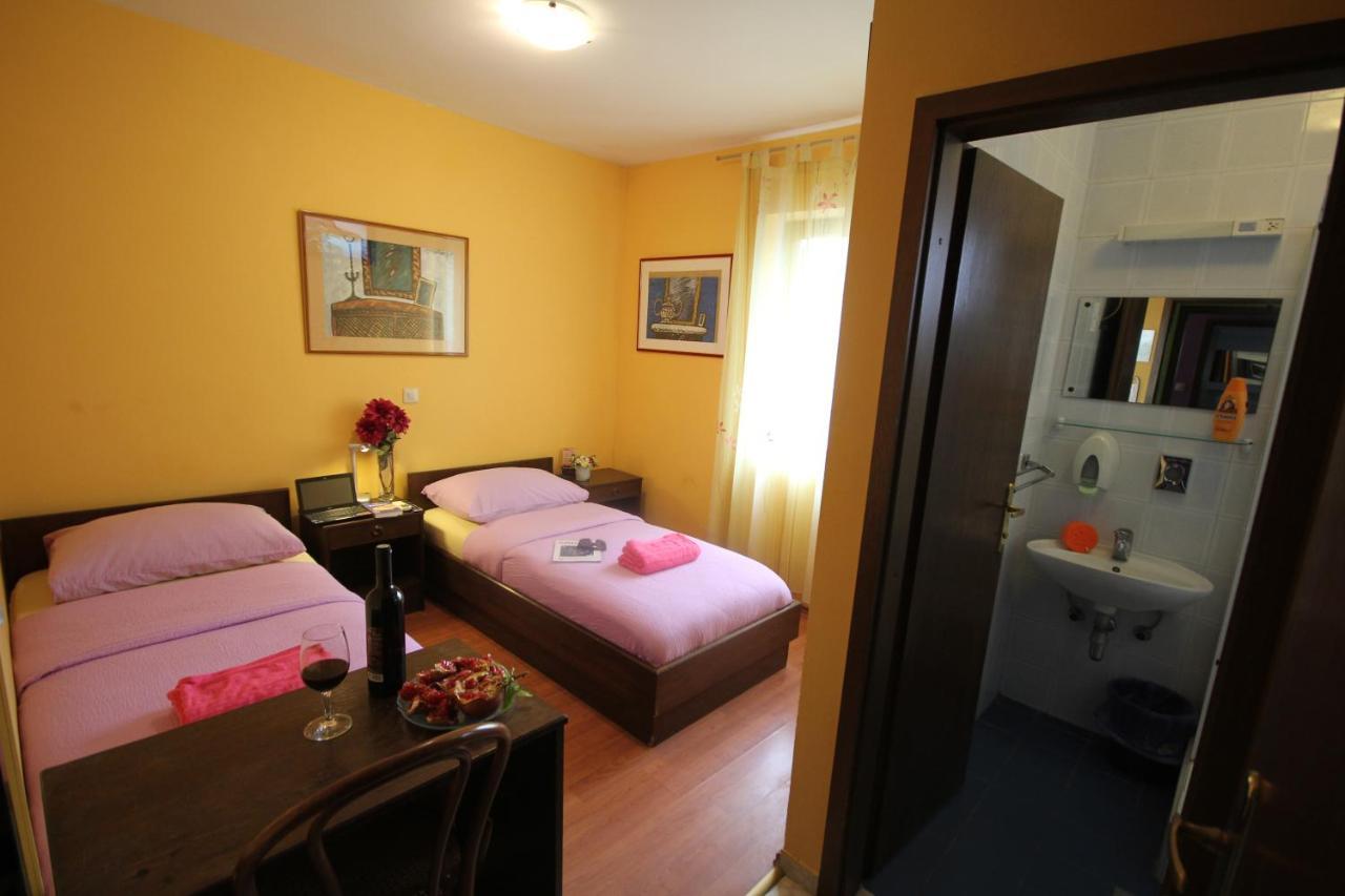 Guest House Vila Micika Дубровник Екстериор снимка